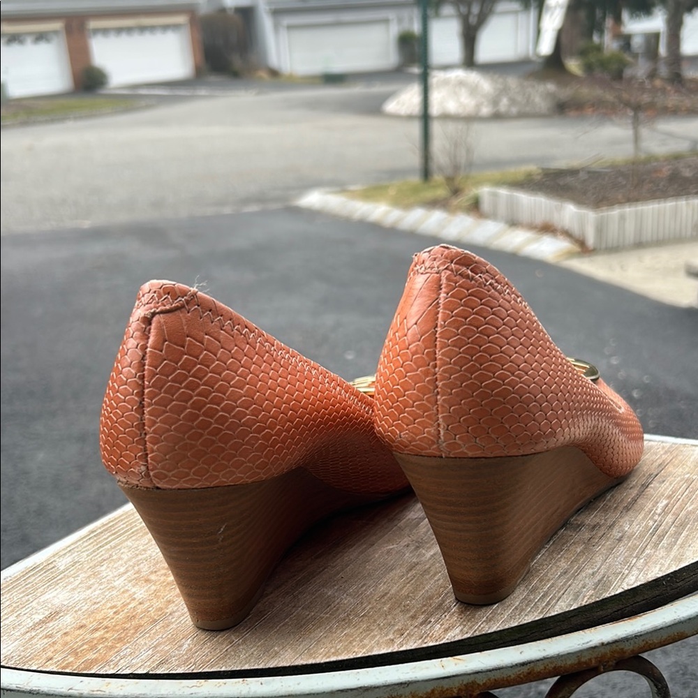 Women's Peep Toe Wedge Shoes in Tan - Picture 6 of 6